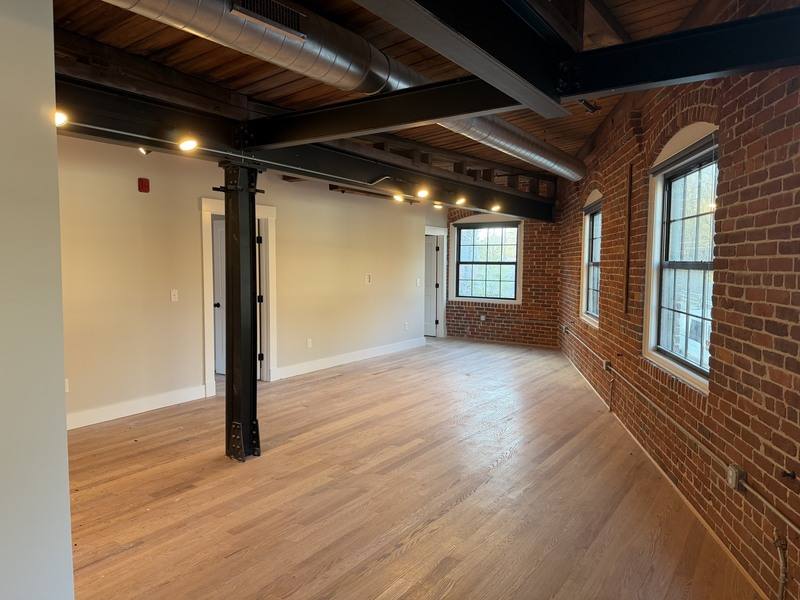 Apartment for rent at 1665 Main St, Jefferson, MA 01522