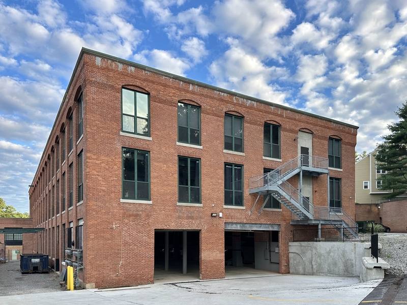 Apartment for rent at 1665 Main St, Jefferson, MA 01522
