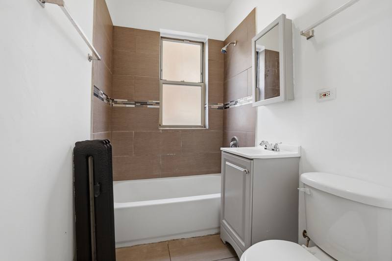 Apartment for rent at 7816 S Cornell Ave, Chicago, IL 60649