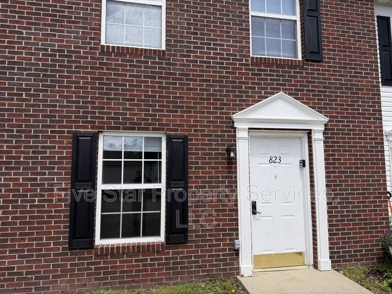 Townhouse for rent at 799 Titan Court, Chatham, IL 62629