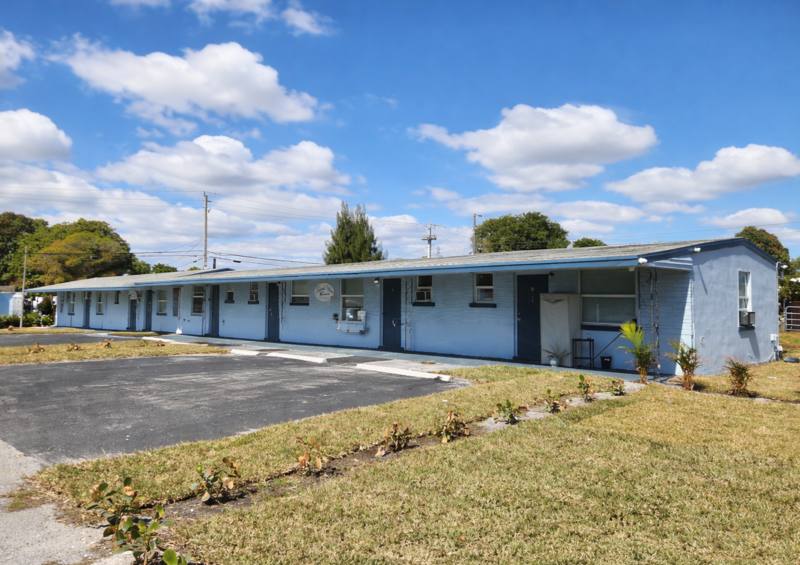 Apartment for rent at 977 Miner Rd, Lake Worth, FL 33462