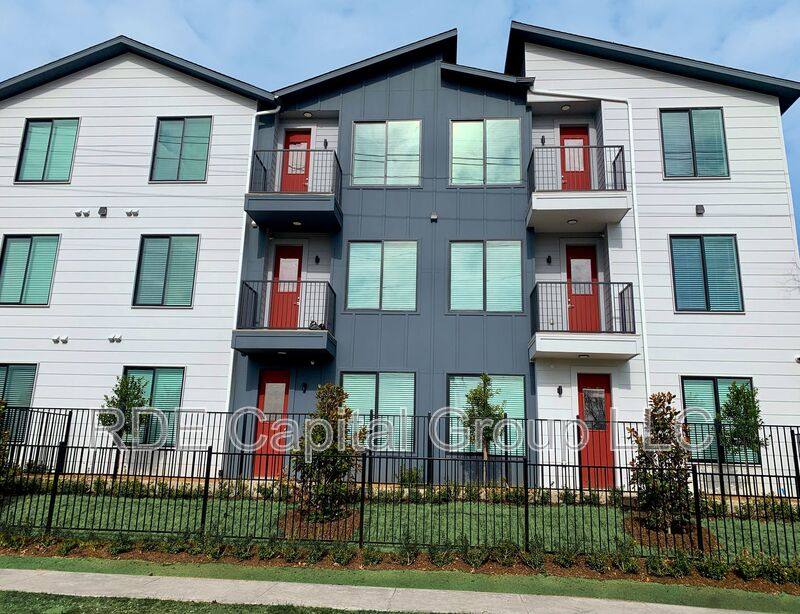 Apartment for rent at 3235 Dallas St, Dallas, TX 75210