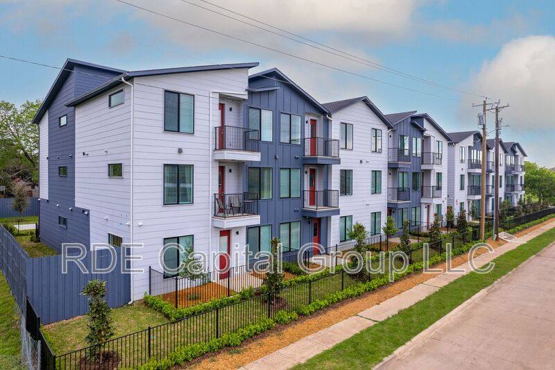 Apartment for rent at 3235 Dallas St, Dallas, TX 75210