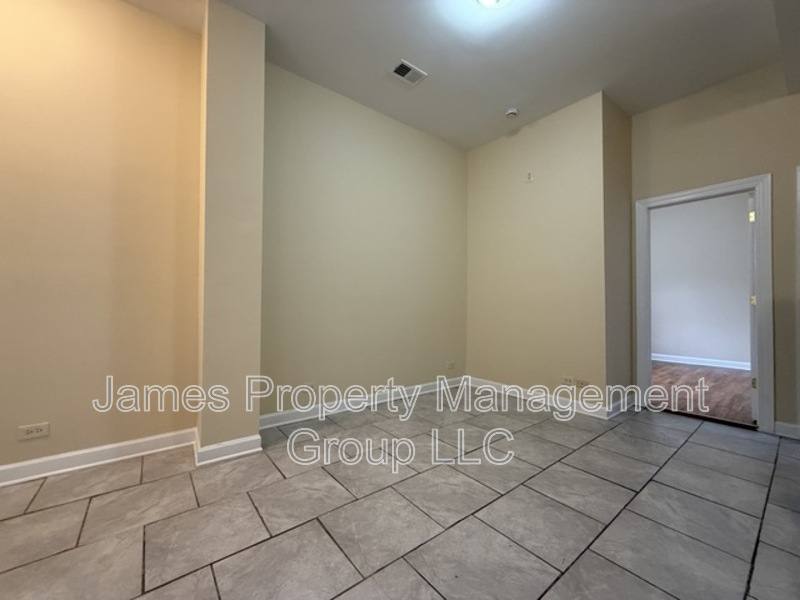 Apartment for rent at 2213 W Washington Blvd #2F, Chicago, IL 60612