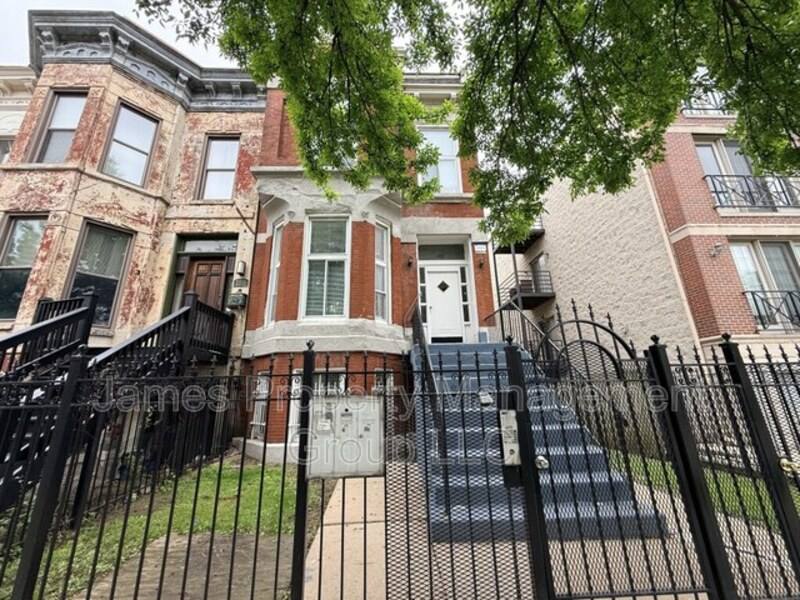 Apartment for rent at 2213 W Washington Blvd #2F, Chicago, IL 60612