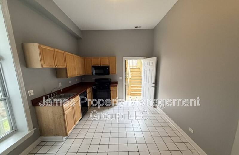 Apartment for rent at 2213 W Washington Blvd #2F, Chicago, IL 60612