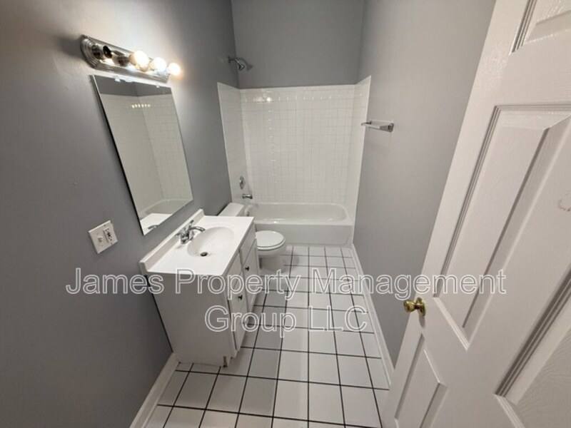Apartment for rent at 2213 W Washington Blvd #2F, Chicago, IL 60612
