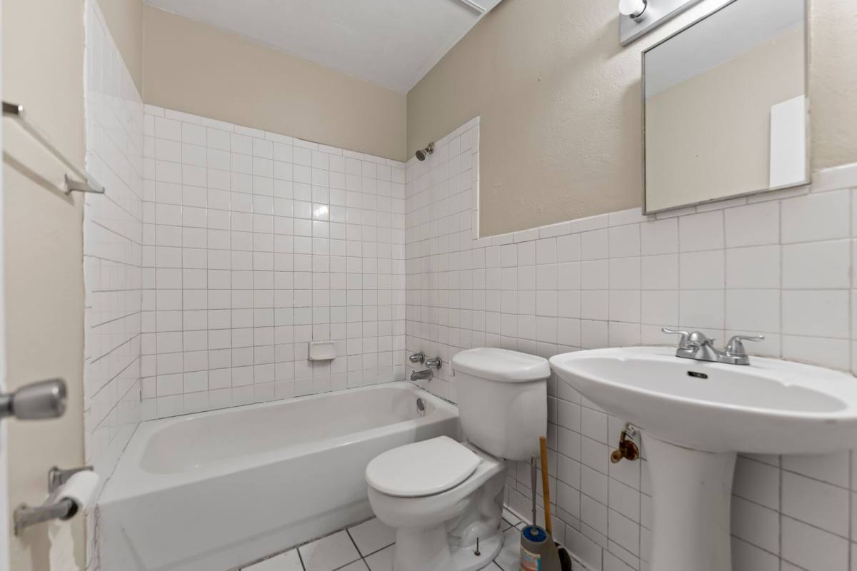 Townhouse for rent at 725 S 16th St, Louisville, KY 40210
