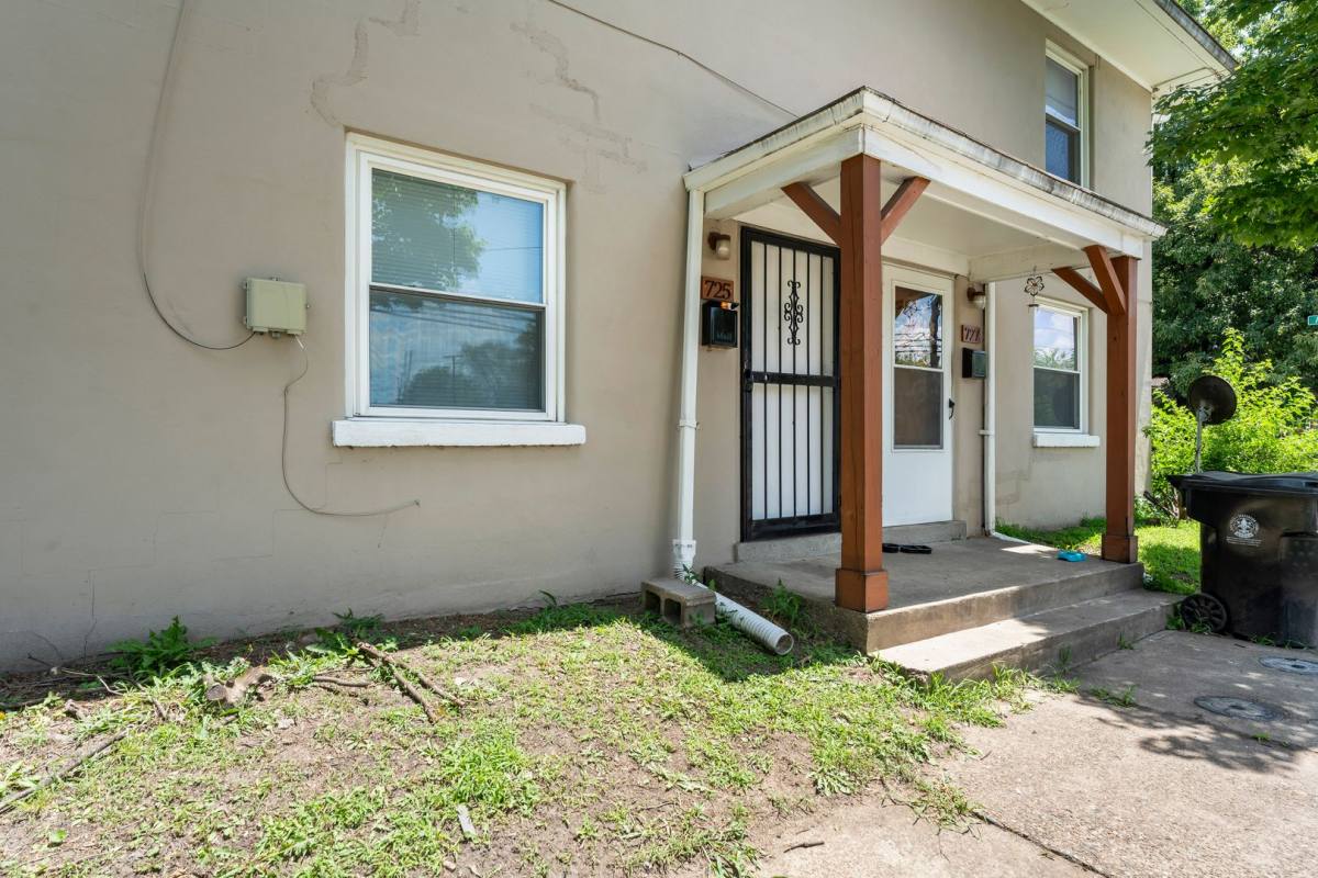 Townhouse for rent at 725 S 16th St, Louisville, KY 40210
