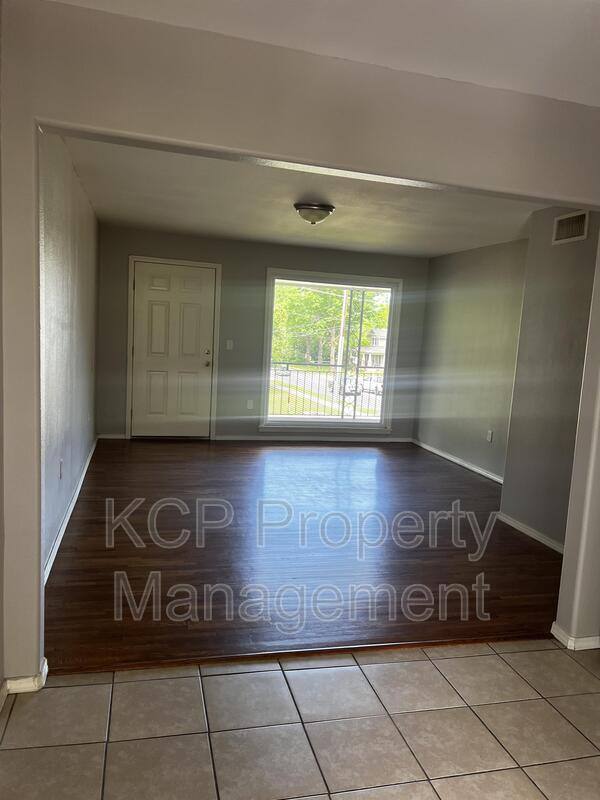 Apartment for rent at 115 N Albert Pike Ave #6, Fort Smith, AR 72903