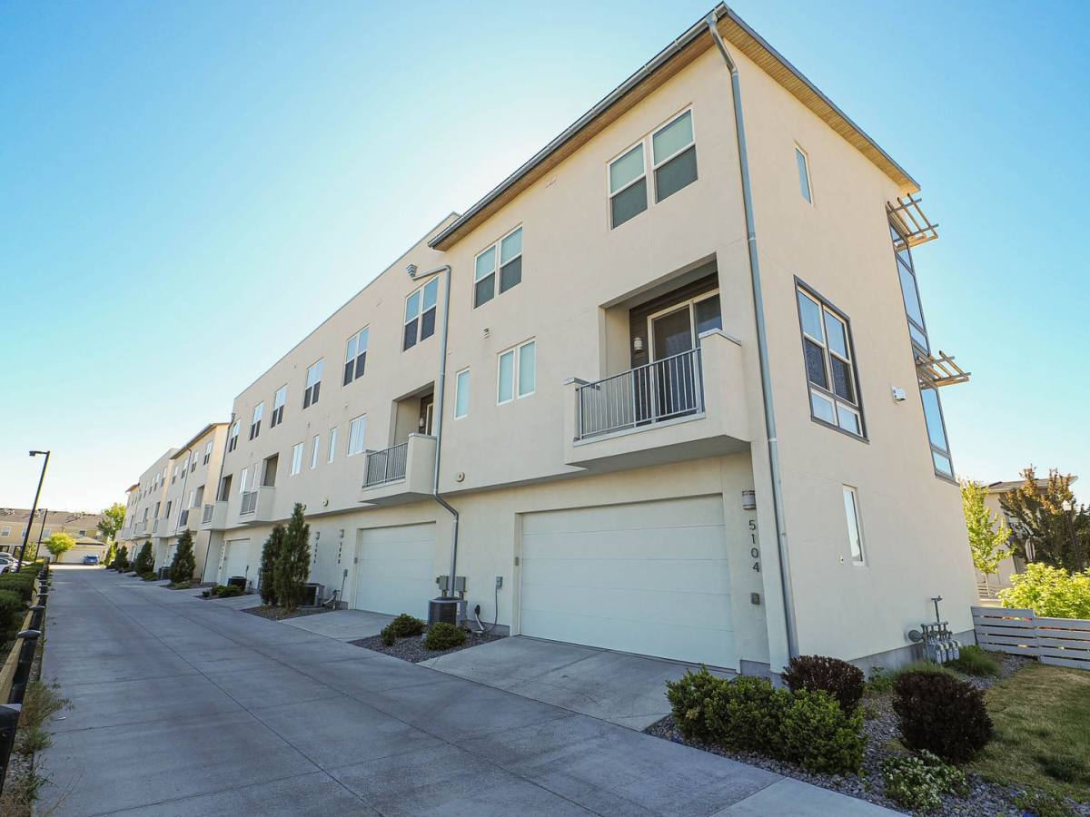 House for rent at 5098 W Putney Hill Rd, South Jordan, UT 84009