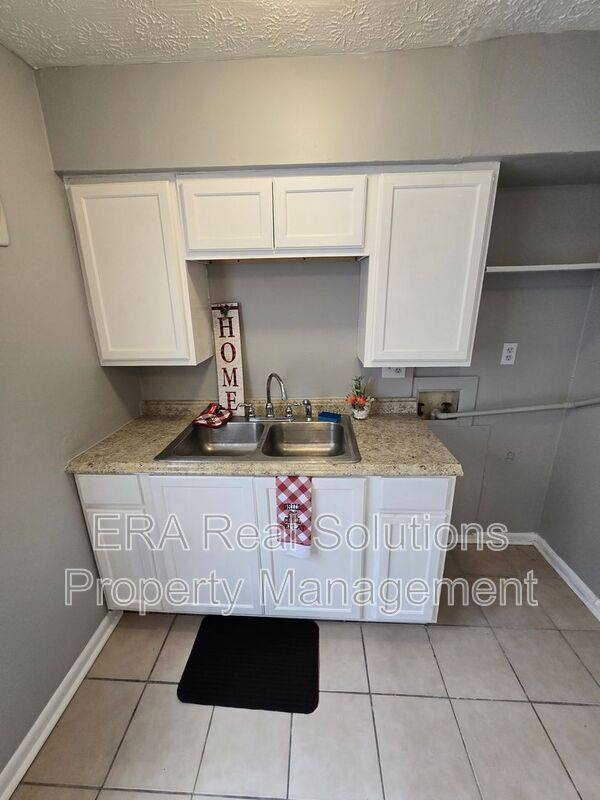Apartment for rent at 281 Napoleon #B, Columbus, OH 43213