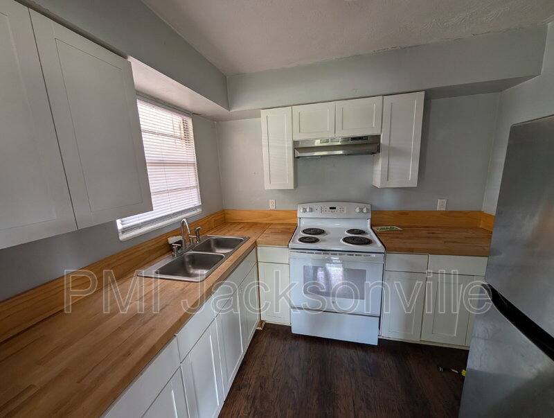 House for rent at 2562 W 28th St, Jacksonville, FL 32209