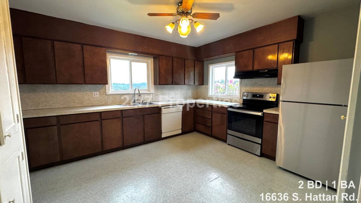 House for rent at 16636 S Hattan Rd, Oregon City, OR 97045