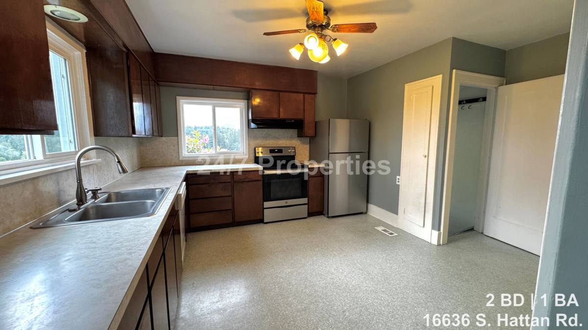House for rent at 16636 S Hattan Rd, Oregon City, OR 97045