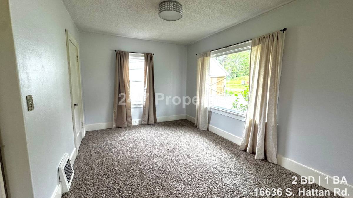 House for rent at 16636 S Hattan Rd, Oregon City, OR 97045
