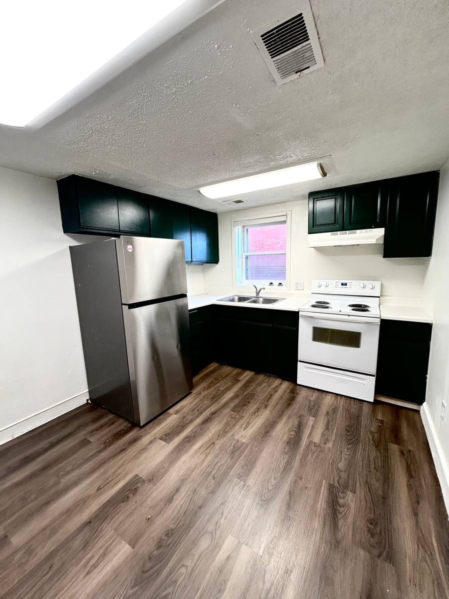 Apartment for rent at 812 N 44th St, Omaha, NE 68131