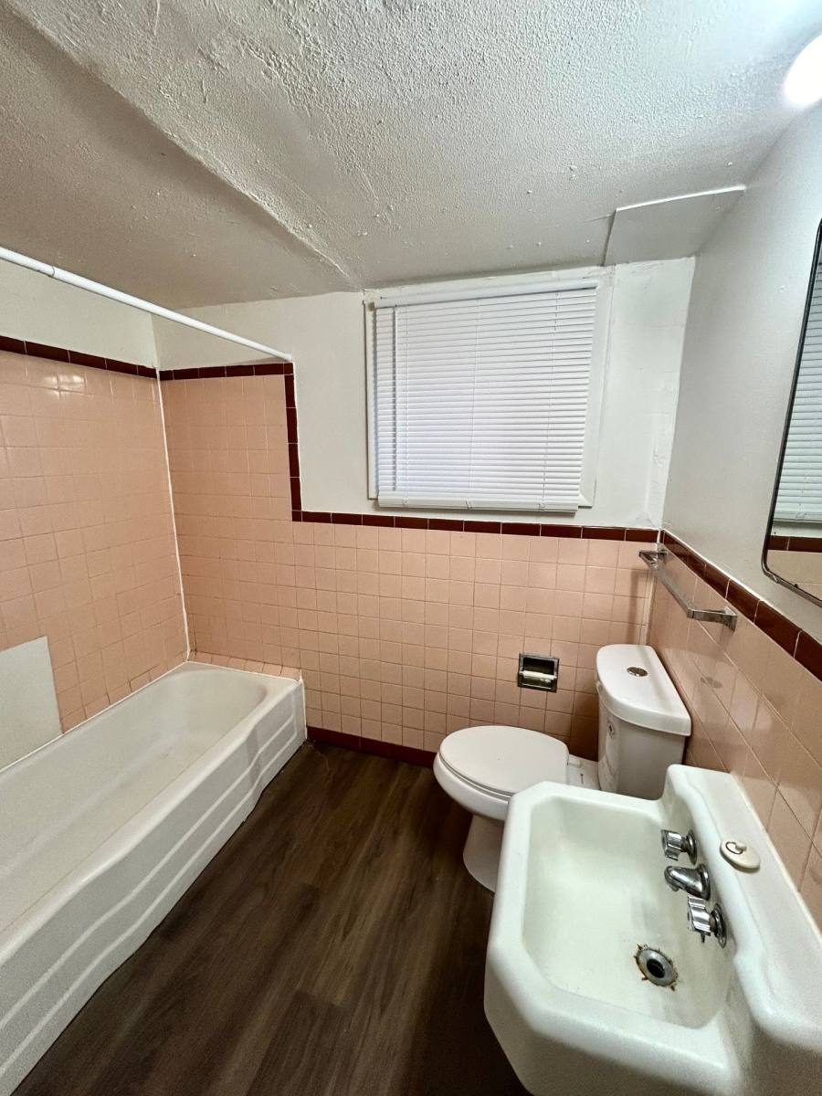 Apartment for rent at 812 N 44th St, Omaha, NE 68131