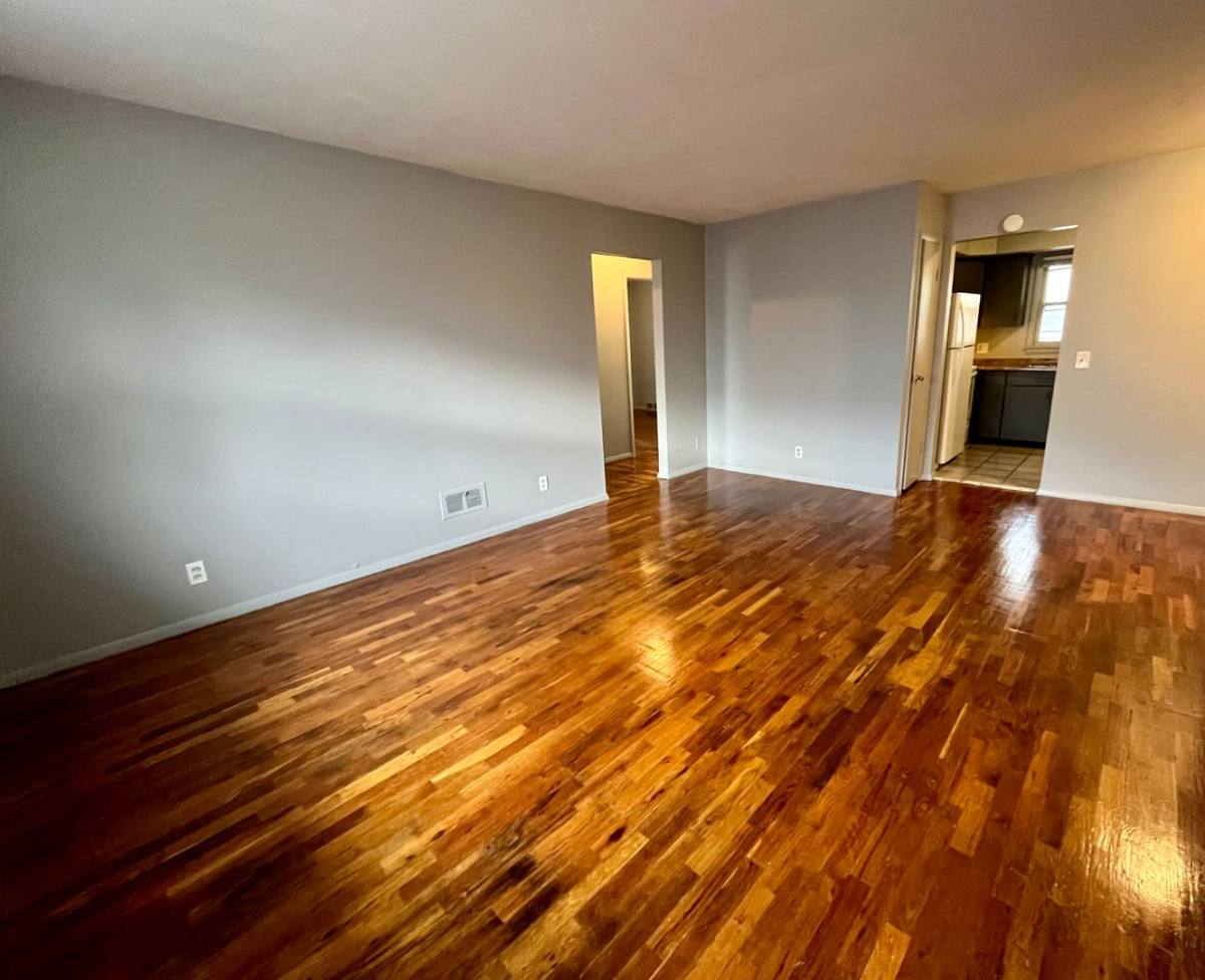 Apartment for rent at 812 N 44th St, Omaha, NE 68131