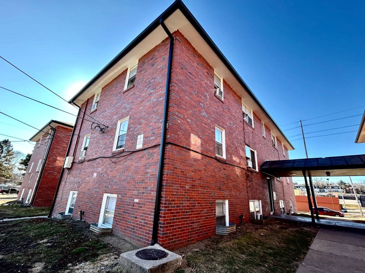 Apartment for rent at 812 N 44th St, Omaha, NE 68131