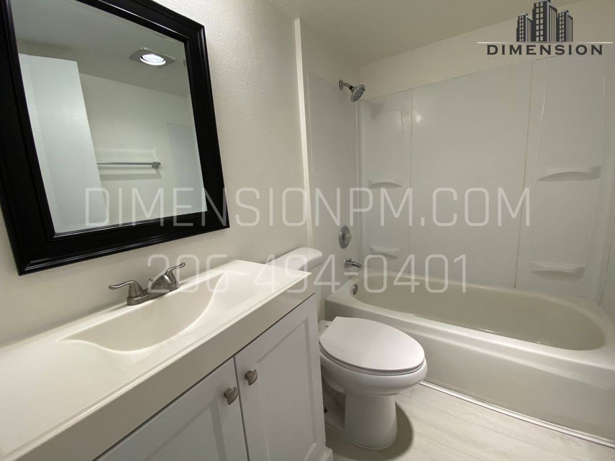 Townhouse for rent at 112 Tacoma Blvd S, Pacific, WA 98047