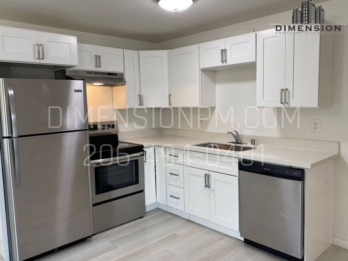 Townhouse for rent at 112 Tacoma Blvd S, Pacific, WA 98047