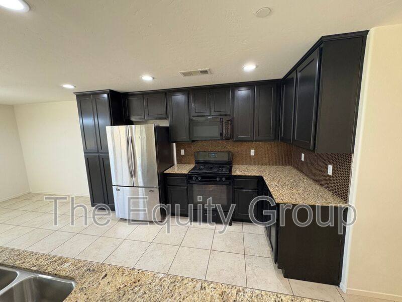 House for rent at 2132 E Sweet Ave, Visalia, CA 93292