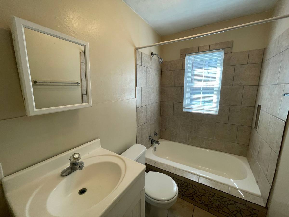 House for rent at 1037-2 McArthur Ave, Charlotte, NC 28206