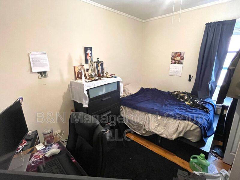Apartment for rent at 914 W Oakdale #1W, Chicago, IL 60657