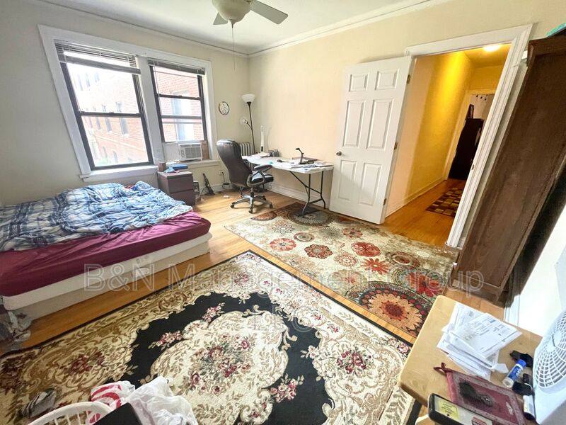 Apartment for rent at 914 W Oakdale #1W, Chicago, IL 60657
