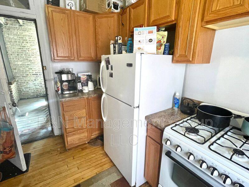 Apartment for rent at 914 W Oakdale #1W, Chicago, IL 60657
