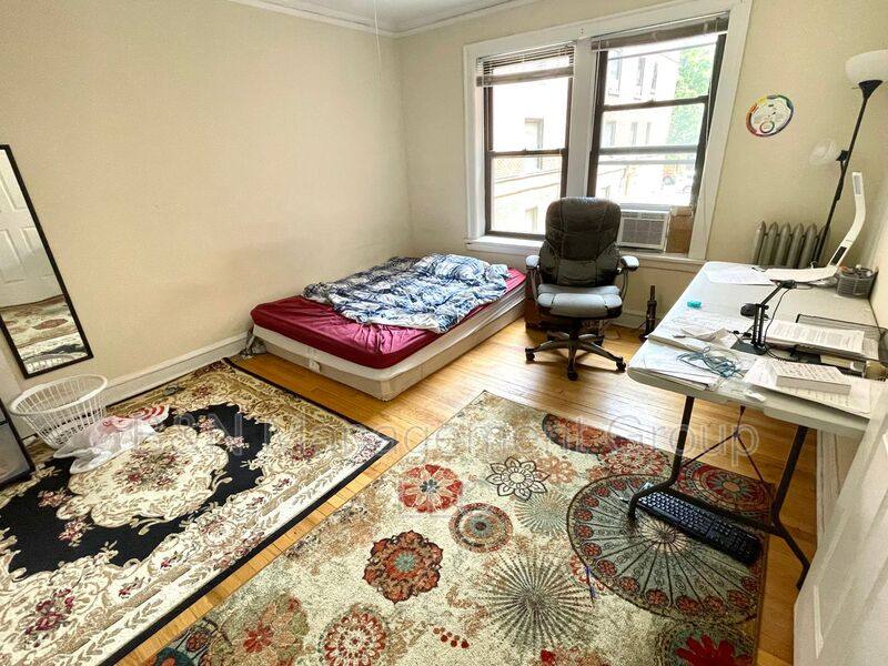 Apartment for rent at 914 W Oakdale #1W, Chicago, IL 60657