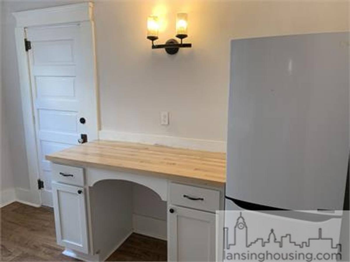 Apartment for rent at 318 E Hillsdale, Lansing, MI 48912