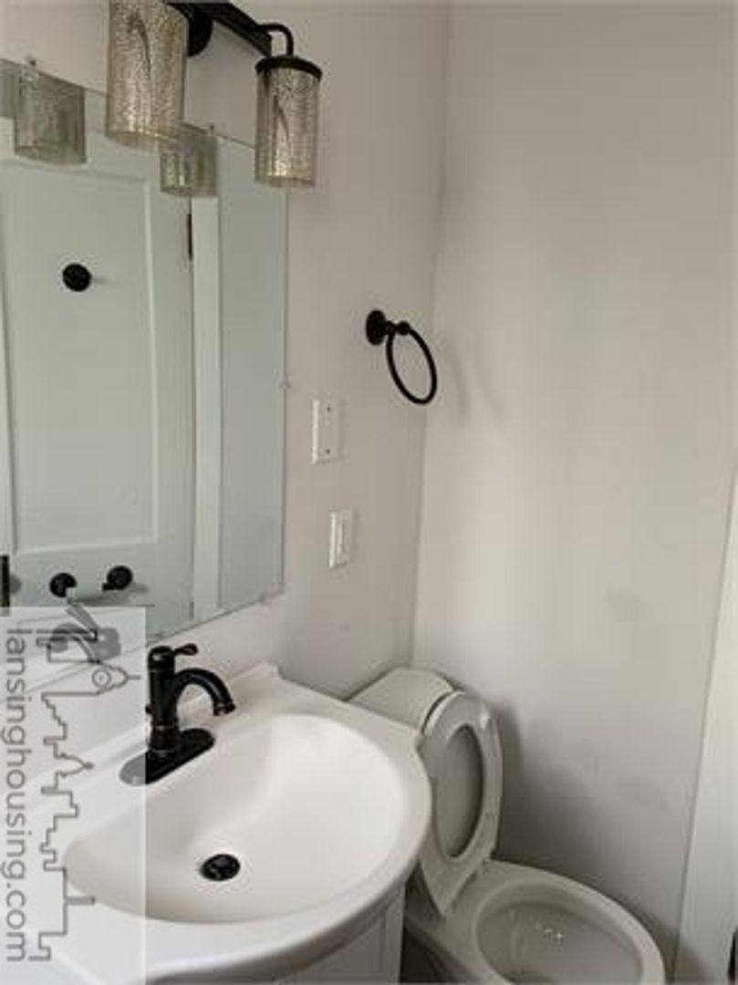 Apartment for rent at 318 E Hillsdale, Lansing, MI 48912