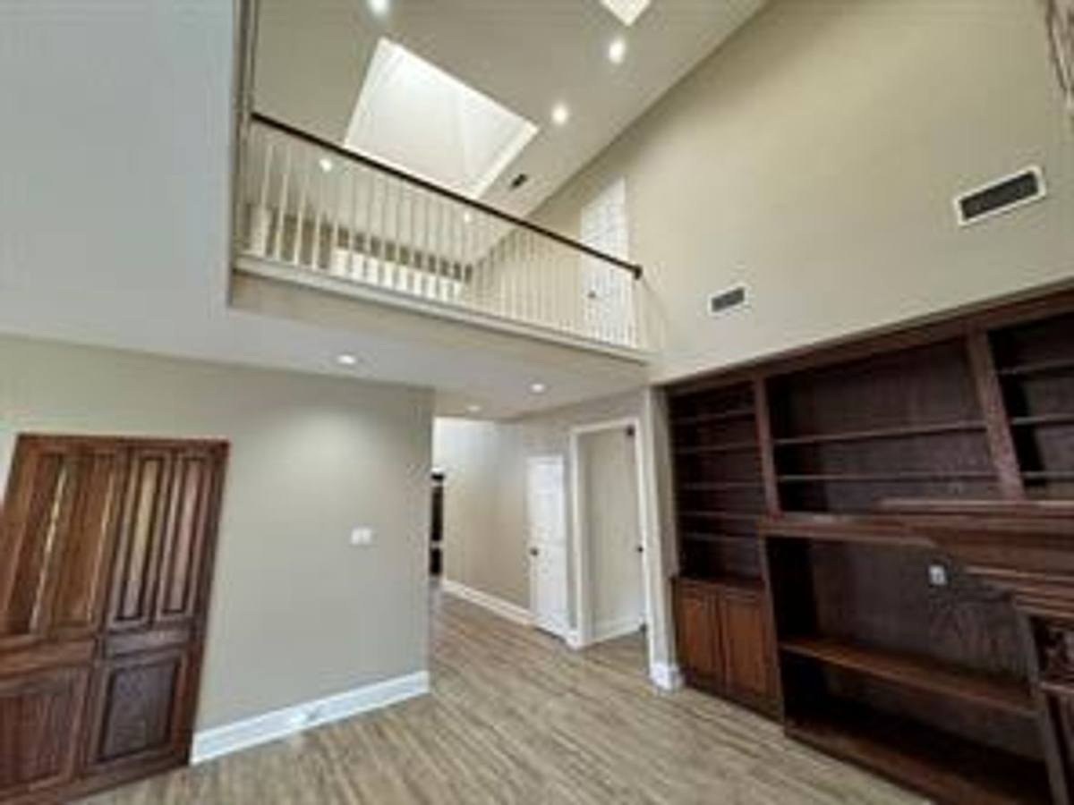 House for rent at 1100 Hunters Creek Dr, Carrollton, TX 75007