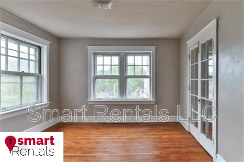 Apartment for rent at 3611 Wyoming St #3E, Saint Louis, MO 63116