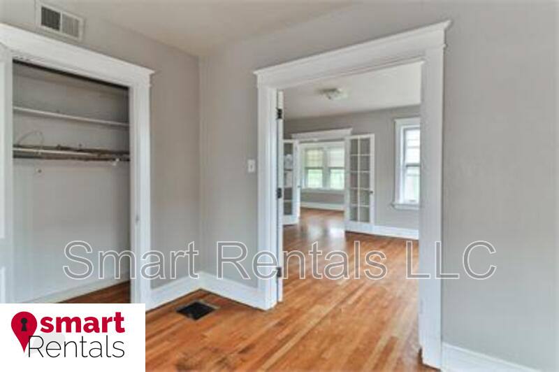 Apartment for rent at 3611 Wyoming St #3E, Saint Louis, MO 63116