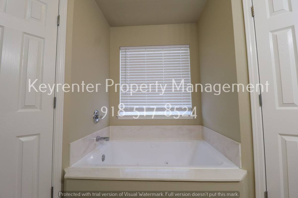 House for rent at 11109 E 121st Place N, Collinsville, OK 74021