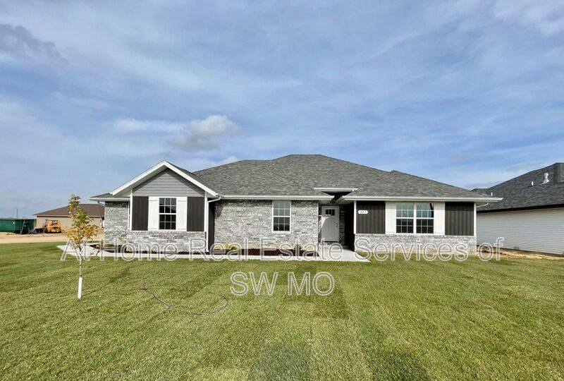 House for rent at 327 Forest Hollow, Rogersville, MO 65742