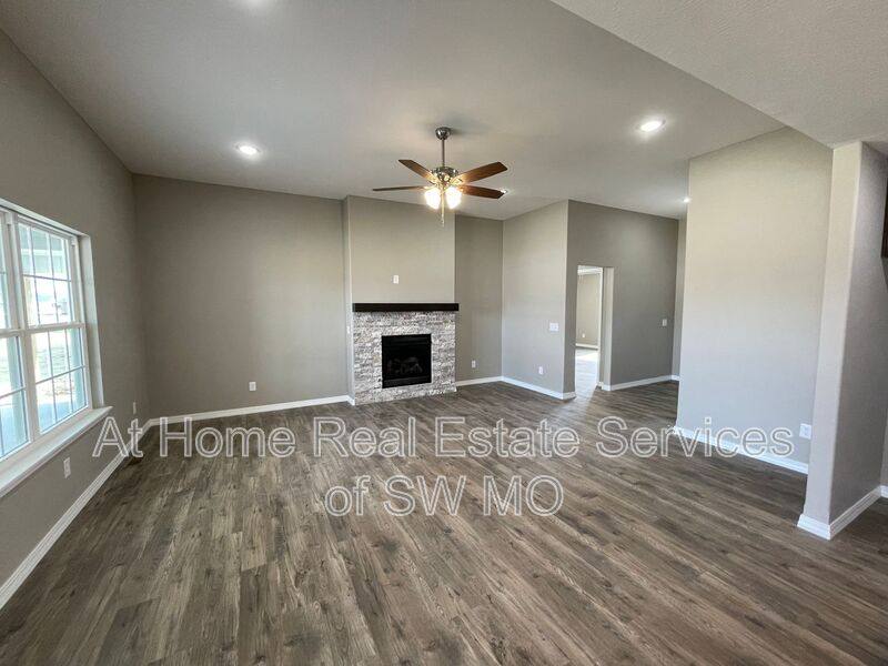 House for rent at 327 Forest Hollow, Rogersville, MO 65742