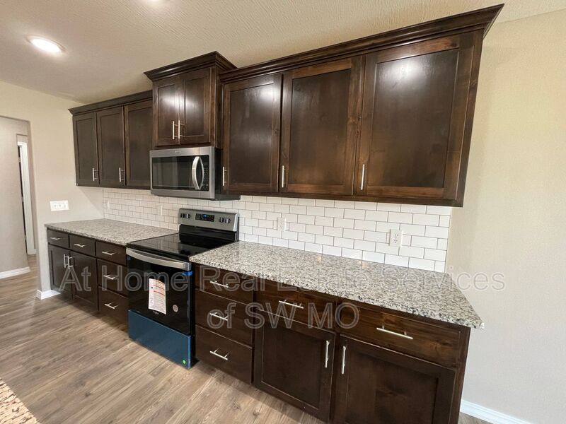 House for rent at 327 Forest Hollow, Rogersville, MO 65742