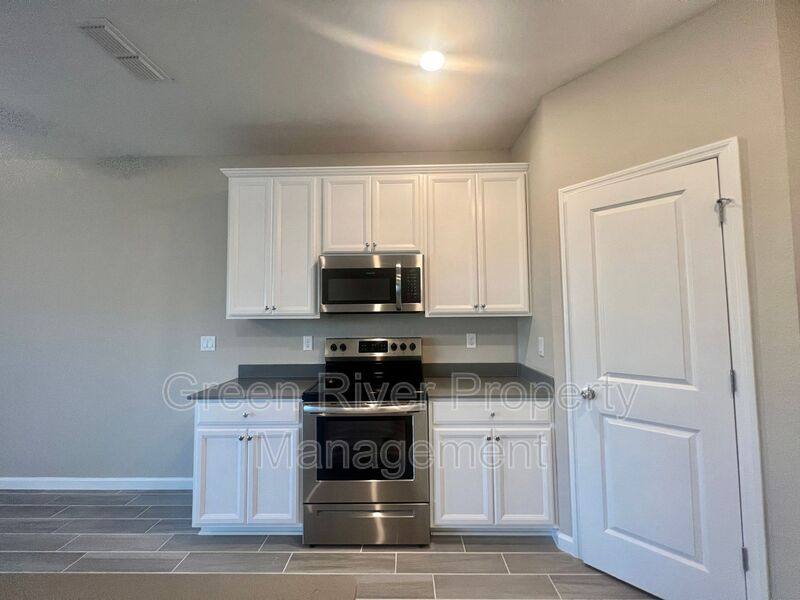 Townhouse for rent at 375 Boracay Circle, Saint Johns, FL 32259