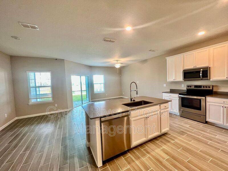 Townhouse for rent at 375 Boracay Circle, Saint Johns, FL 32259