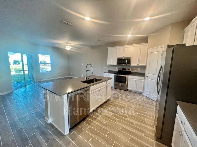 Townhouse for rent at 375 Boracay Circle, Saint Johns, FL 32259