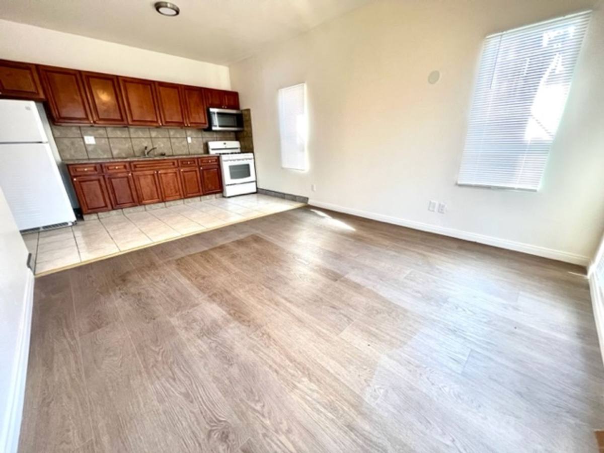 Apartment for rent at 1252 E 25th St, Los Angeles, CA 90011