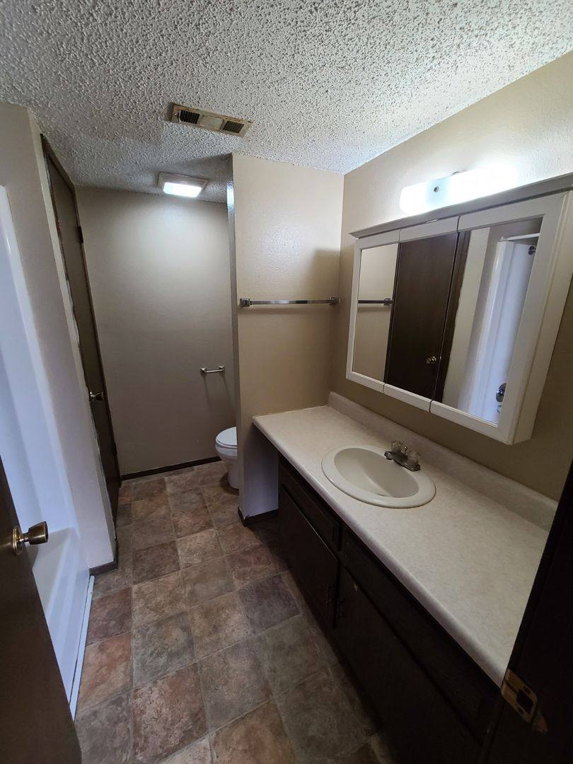 Apartment for rent at 1118 Tiffany Place, Waterloo, IA 50701