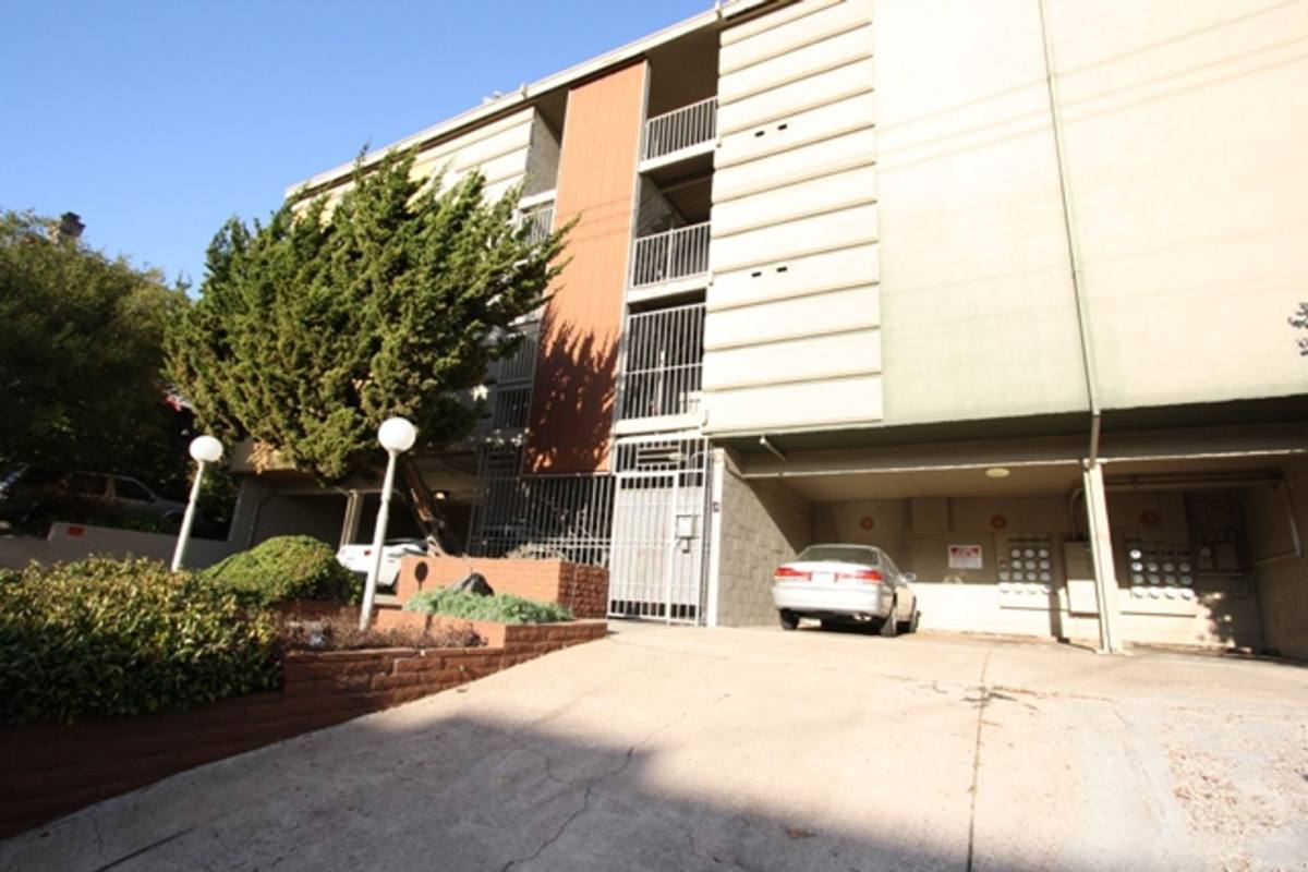 Apartment for rent at 40 Moss Ave, Oakland, CA 94610
