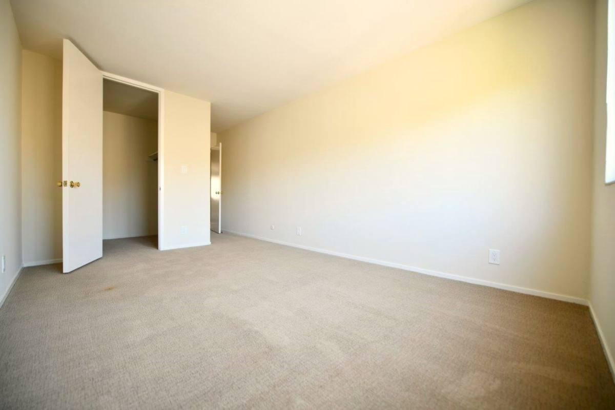 Apartment for rent at 40 Moss Ave, Oakland, CA 94610