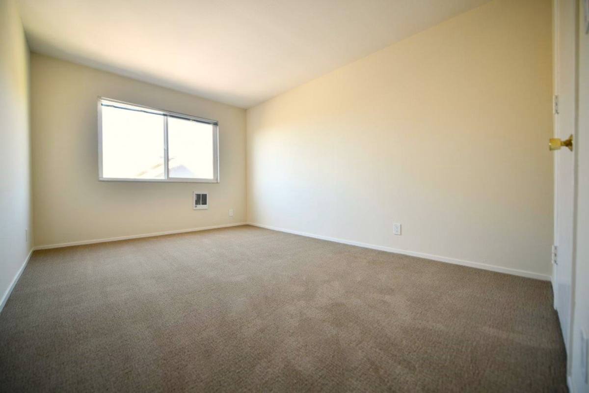 Apartment for rent at 40 Moss Ave, Oakland, CA 94610