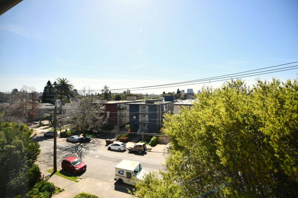 Apartment for rent at 40 Moss Ave, Oakland, CA 94610